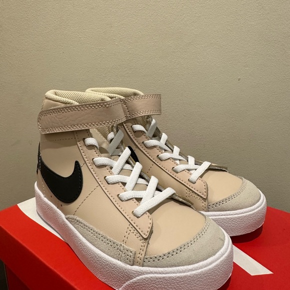 NIB Little Kid's Nike Blazer Mid '77 Sanddrift/Twine/White/Black FV0748 100 - Picture 2 of 7